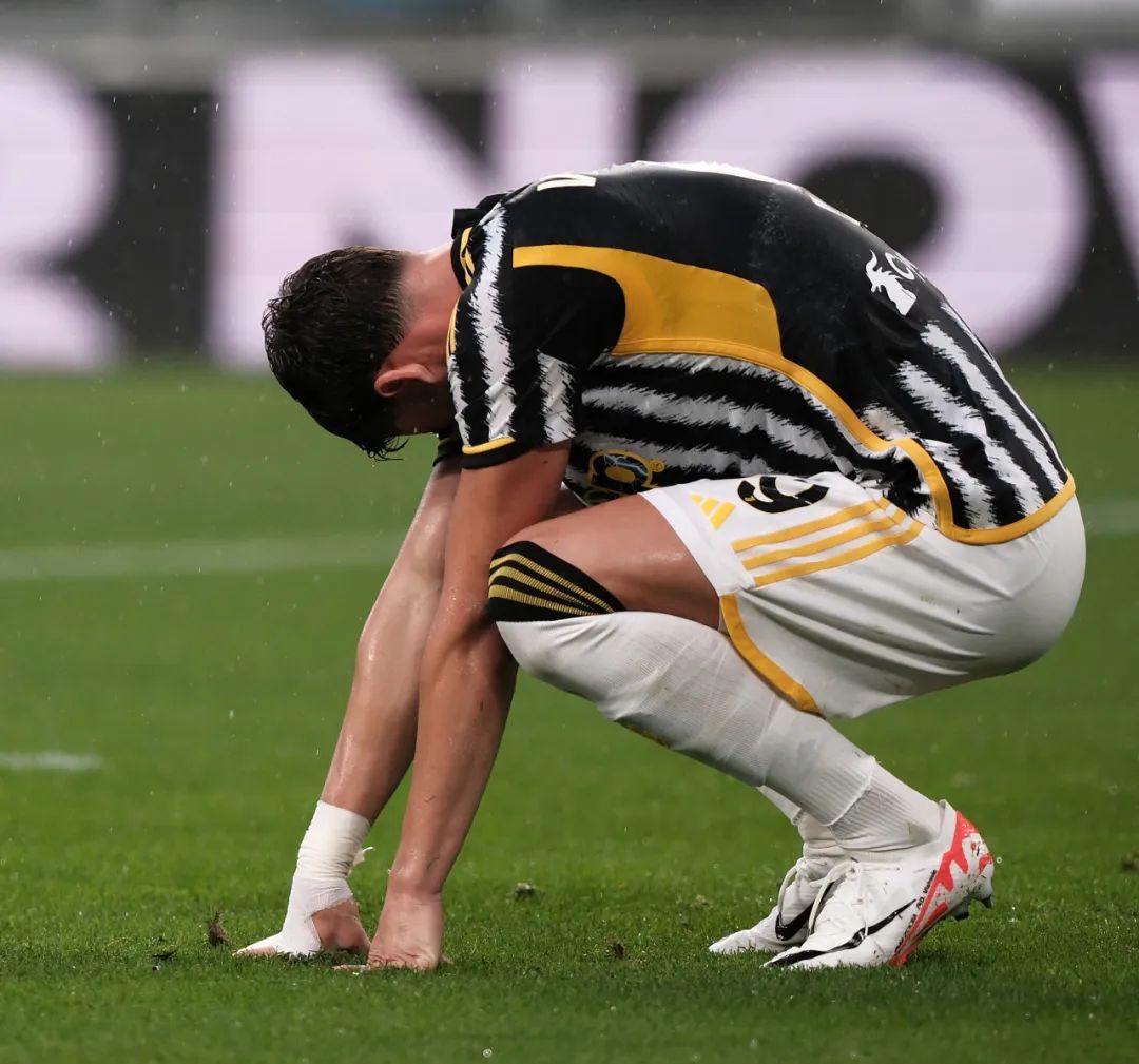 意甲第13轮纪律报告：阿莱格里对裁判出言不逊染红被停赛一场